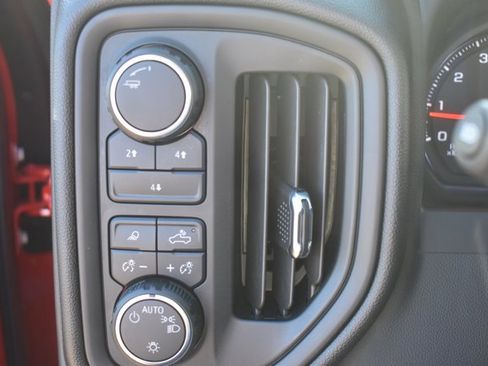 Used 2025 Chevrolet Silverado 2500 Custom w/ Custom Value Package image 28