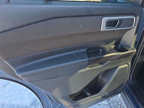 Used 2020 Ford Explorer XLT image 24