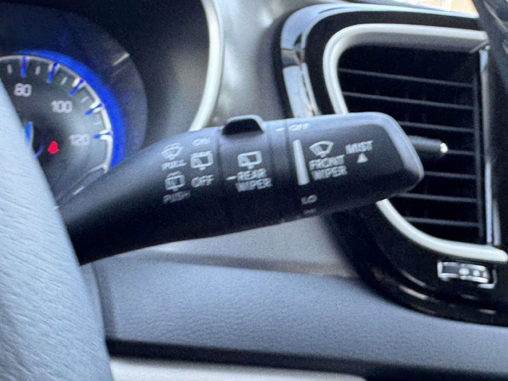 Used 2023 Chrysler Pacifica Touring-L FWD image 26