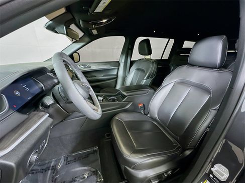 Used 2025 Jeep Grand Cherokee L Limited w/ Black Appearance Package image 16