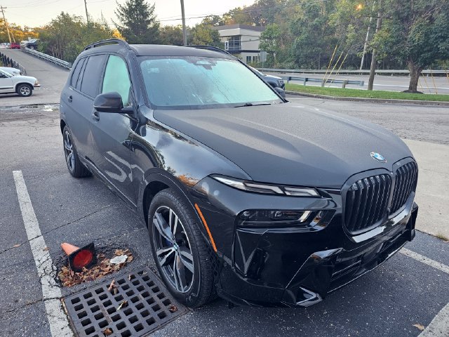 Used 2024 BMW X7 xDrive40i w/ M Sport Package AWD/4WD image 1