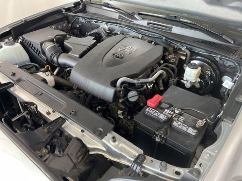 Used 2023 Toyota Tacoma SR5 RWD image 11