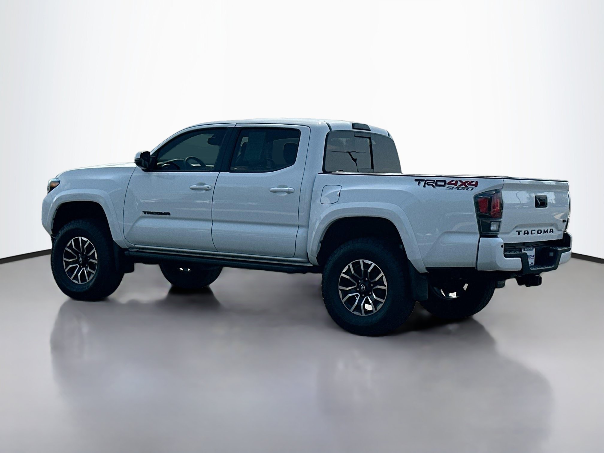 Used 2021 Toyota Tacoma TRD Sport w/ TRD Premium Sport Package AWD/4WD image 13