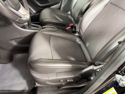 Used 2022 Chevrolet Trax LT w/ Driver Confidence Package image 10