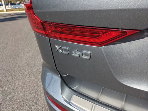 Used 2020 Volvo XC60 T6 Momentum image 25