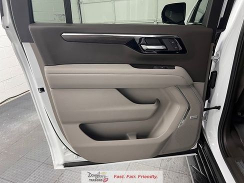 New 2026 Chevrolet Suburban LT w/ Comfort Package AWD/4WD image 33