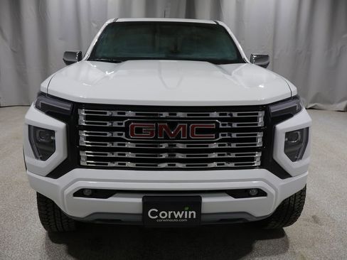 Used 2024 GMC Canyon Denali image 9