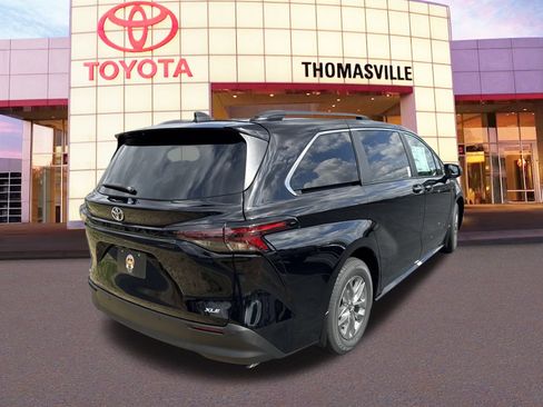 New 2026 Toyota Sienna XLE image 5