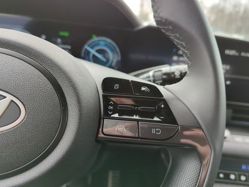 Certified 2025 Hyundai Elantra SEL image 24