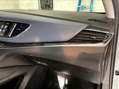 Used 2018 Buick Enclave Essence image 26