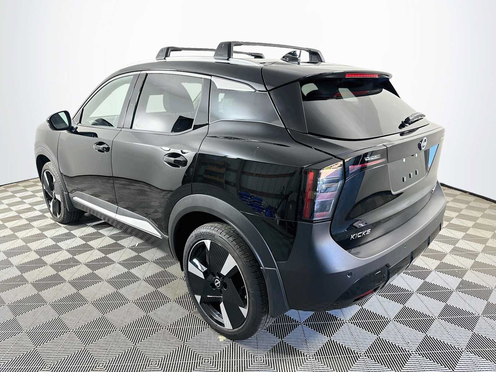 Used 2026 Nissan Kicks SR w/ Cold Weather Package AWD/4WD image 6