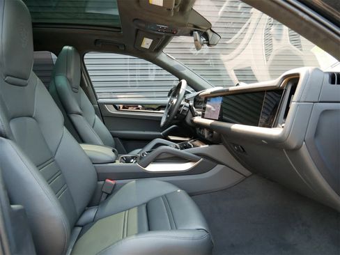 New 2025 Porsche Cayenne Turbo image 26