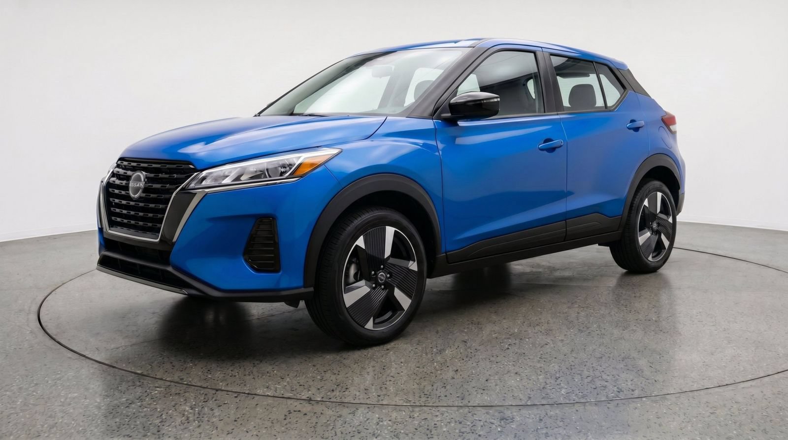 Used 2026 Nissan Kicks SR FWD image 3