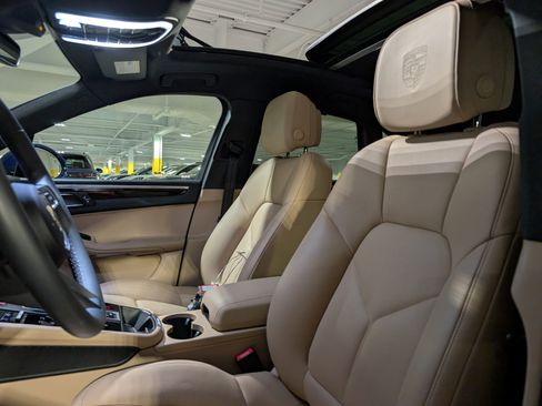 Certified 2025 Porsche Macan image 17