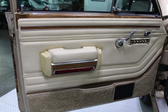 Used 1989 Jeep Grand Wagoneer AWD/4WD image 44
