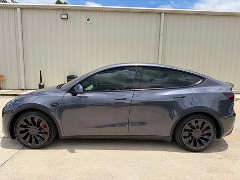 Used 2023 Tesla Model Y Performance AWD/4WD image 2