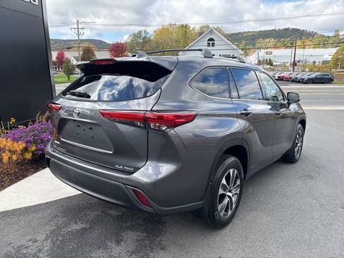 Used 2022 Toyota Highlander XLE image 14