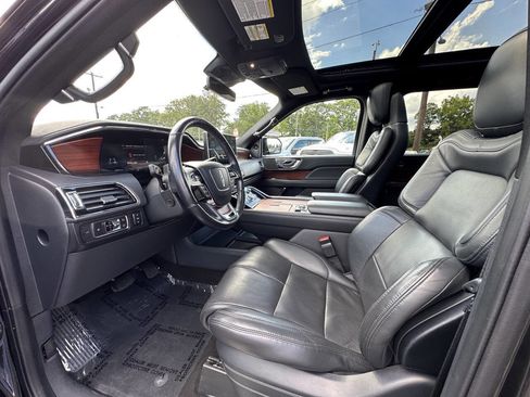 Used 2022 Lincoln Navigator Reserve image 10