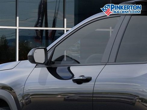 New 2026 Chevrolet Equinox LT w/ Midnight Edition FWD image 12