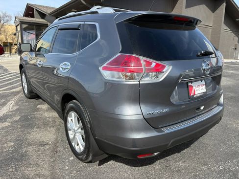 Used 2016 Nissan Rogue SV image 3