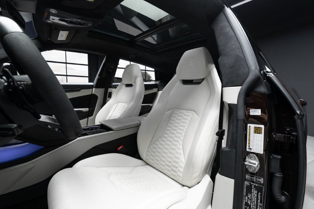 Used 2022 Lamborghini Urus AWD/4WD image 22
