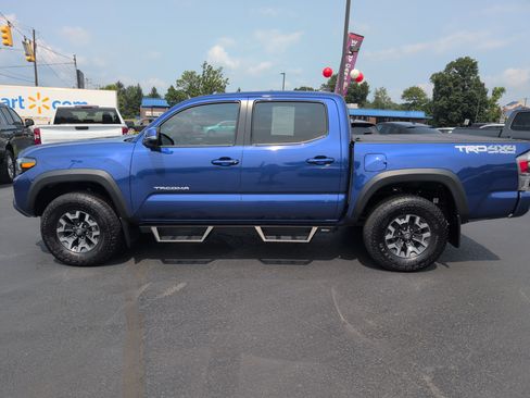 Used 2023 Toyota Tacoma TRD Off-Road w/ TRD Premium Off Road Package AWD/4WD image 7