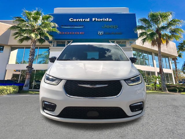 Certified 2026 Chrysler Pacifica Select FWD image 3