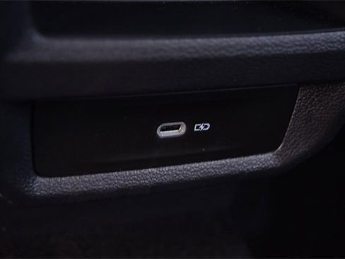 Certified 2023 Volkswagen Taos SE w/ Panoramic Sunroof Package image 22