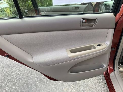 Used 2004 Toyota Camry LE image 15