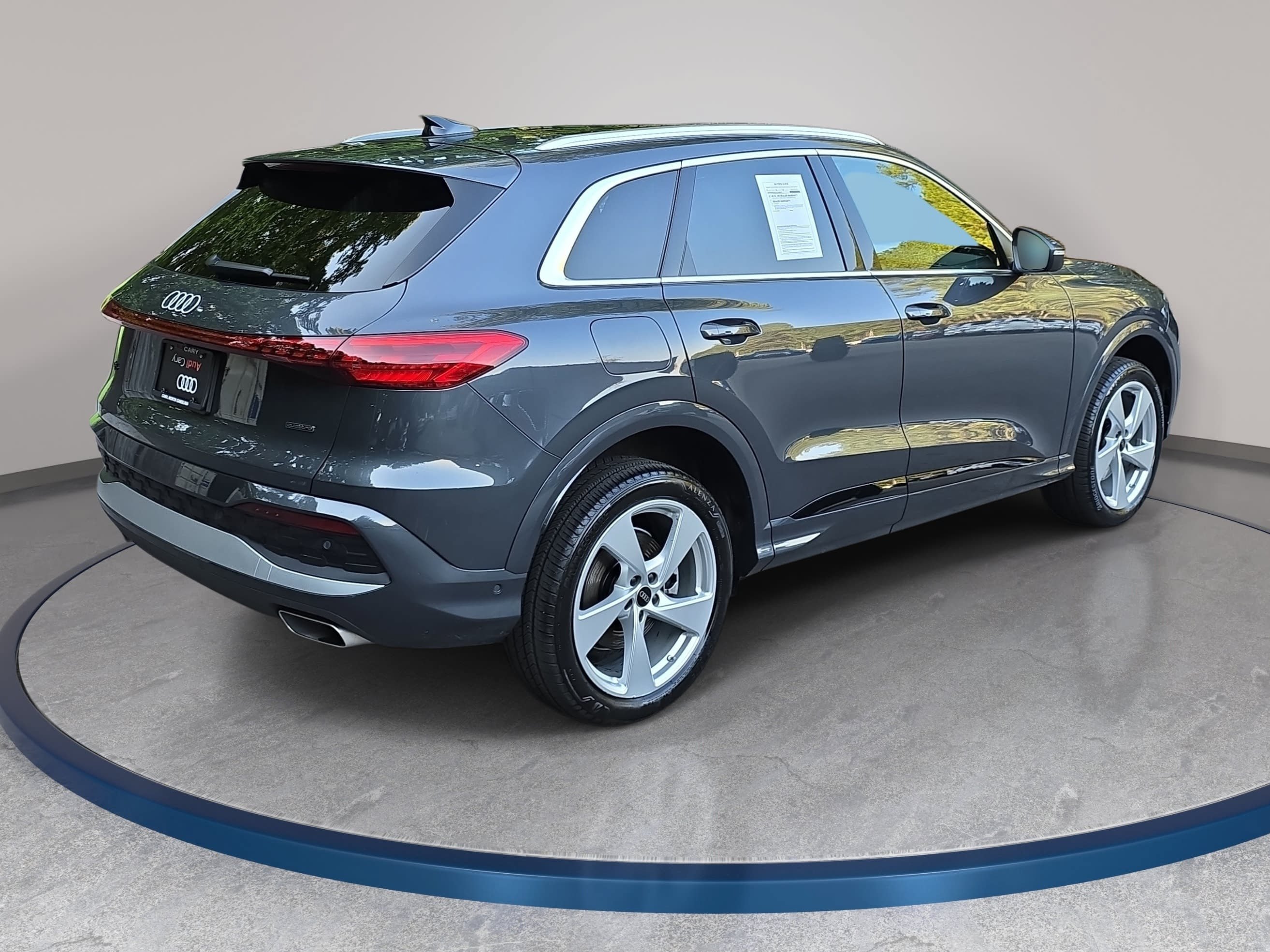 Used 2025 Audi Q5 Premium Plus w/ Premium Plus AWD/4WD image 5