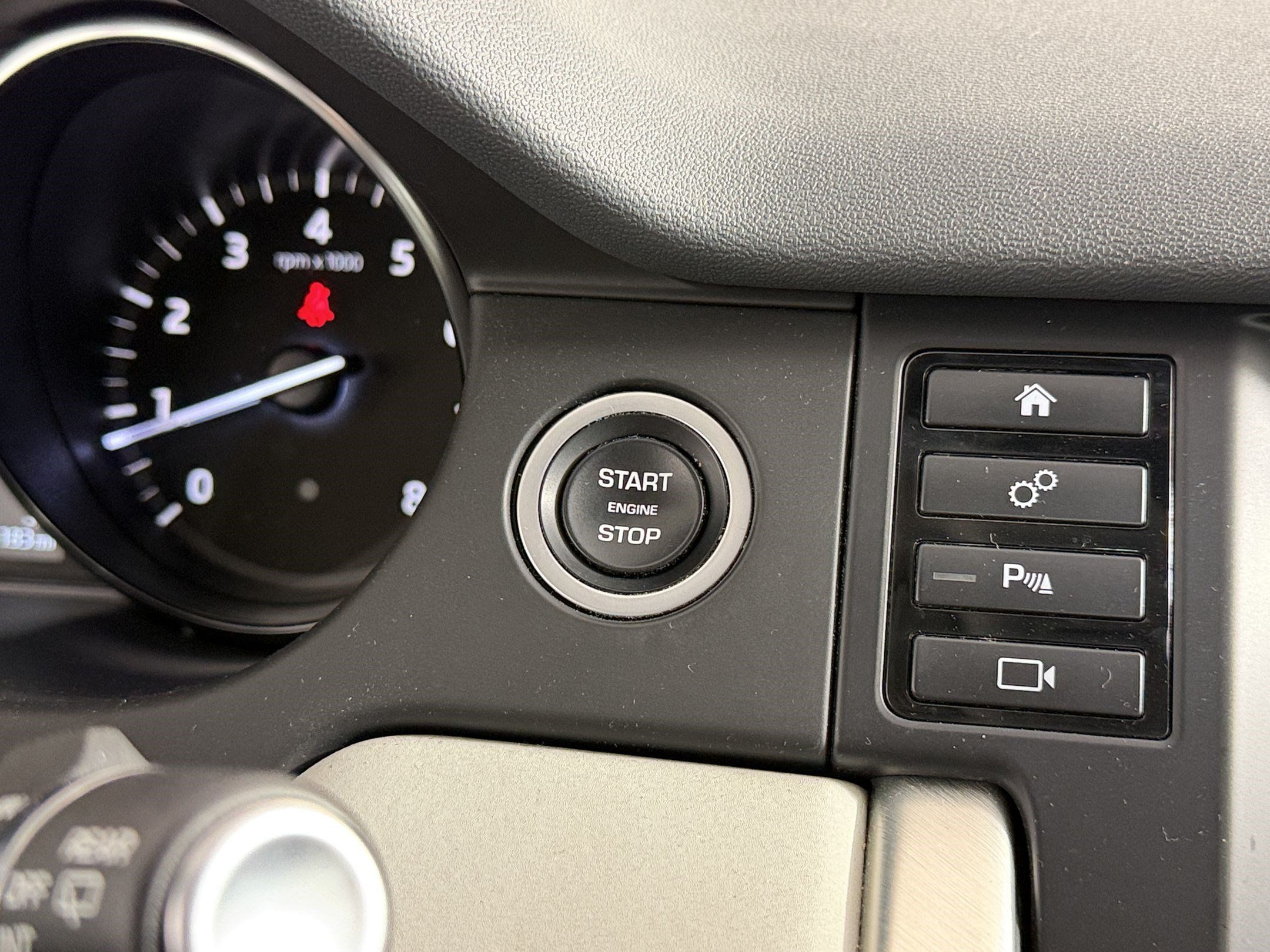 Used 2019 Land Rover Discovery Sport SE AWD/4WD image 17