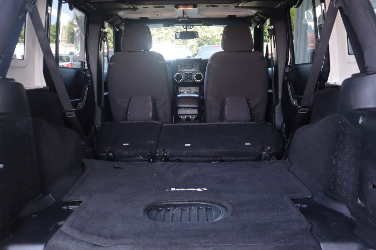 Used 2015 Jeep Wrangler Unlimited Sahara w/ Connectivity Group AWD/4WD image 48