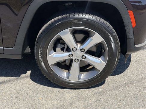 Used 2022 Jeep Grand Cherokee L Limited AWD/4WD image 25
