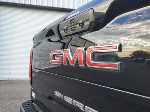 Used 2024 GMC Sierra 1500 AT4 w/ Technology Package AWD/4WD image 6
