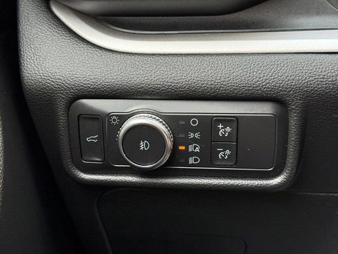 Used 2020 Ford Explorer XLT w/ Equipment Group 202A AWD/4WD image 30