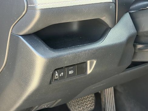 Used 2022 Toyota RAV4 XLE AWD/4WD image 7
