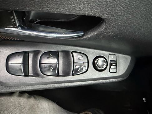 Used 2023 Nissan Kicks SR FWD image 23