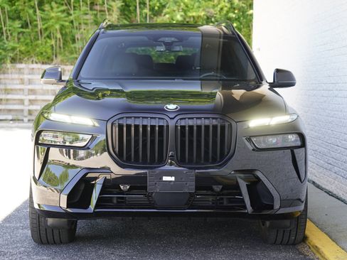 Used 2024 BMW X7 xDrive40i w/ M Sport Package AWD/4WD image 10