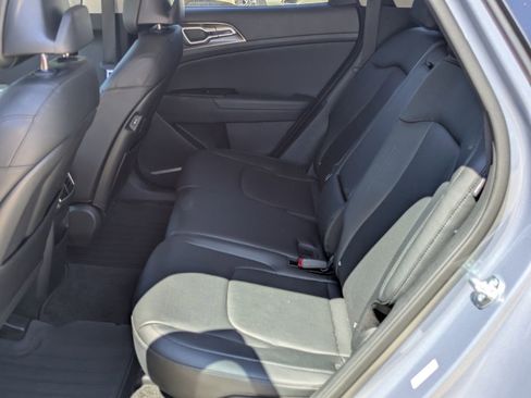 Used 2025 Kia Sportage EX FWD image 10