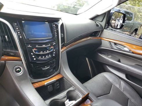 Used 2020 Cadillac Escalade ESV Premium Luxury AWD/4WD image 25
