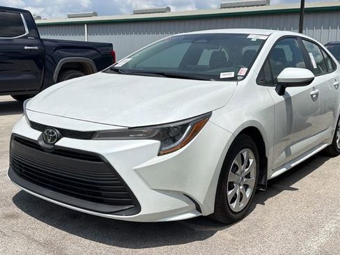 Used 2026 Toyota Corolla LE FWD image 15