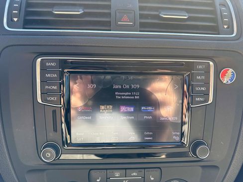 Used 2017 Volkswagen Jetta SE image 24