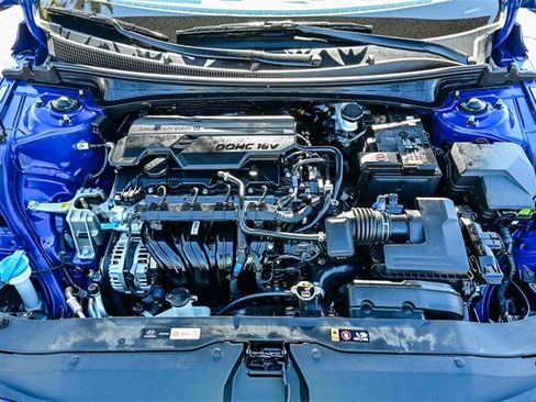 Certified 2025 Hyundai Elantra SEL image 28