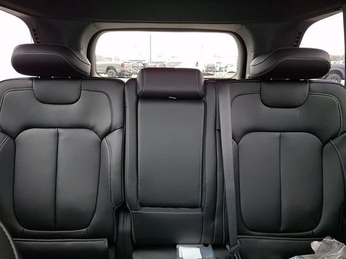 New 2026 Jeep Grand Cherokee Limited w/ Limited Altitude Package AWD/4WD image 14