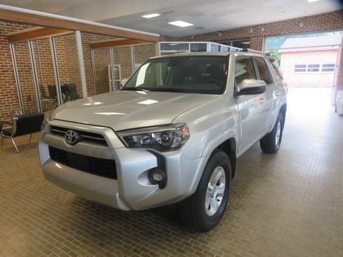 Used 2022 Toyota 4Runner SR5 AWD/4WD image 77