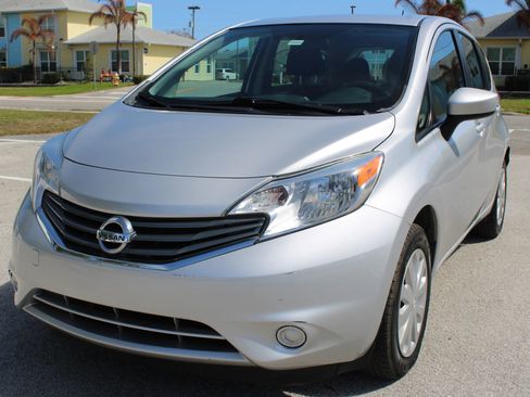 Used 2016 Nissan Versa Note SV image 2
