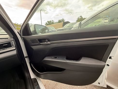 Used 2018 Hyundai Elantra SEL image 27