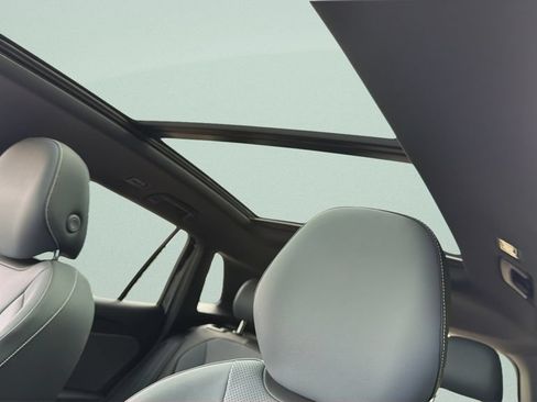 New 2026 Volkswagen Tiguan SE R-Line FWD image 17