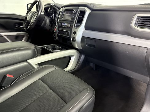 Used 2019 Nissan Titan PRO-4X image 9