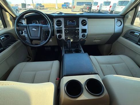 Used 2017 Ford Expedition XLT image 18